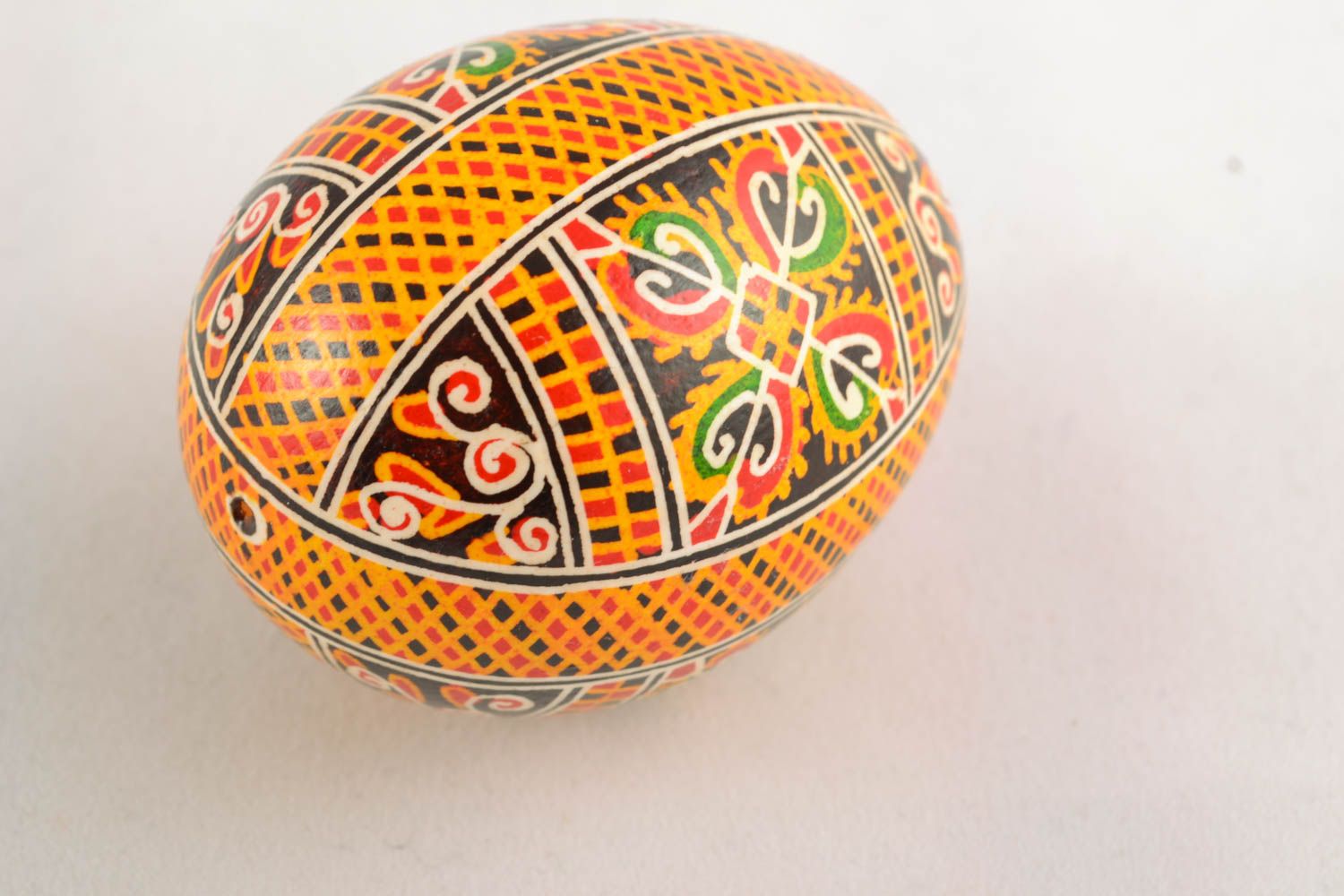 Huevo de Pascua de gallina pintado foto 2