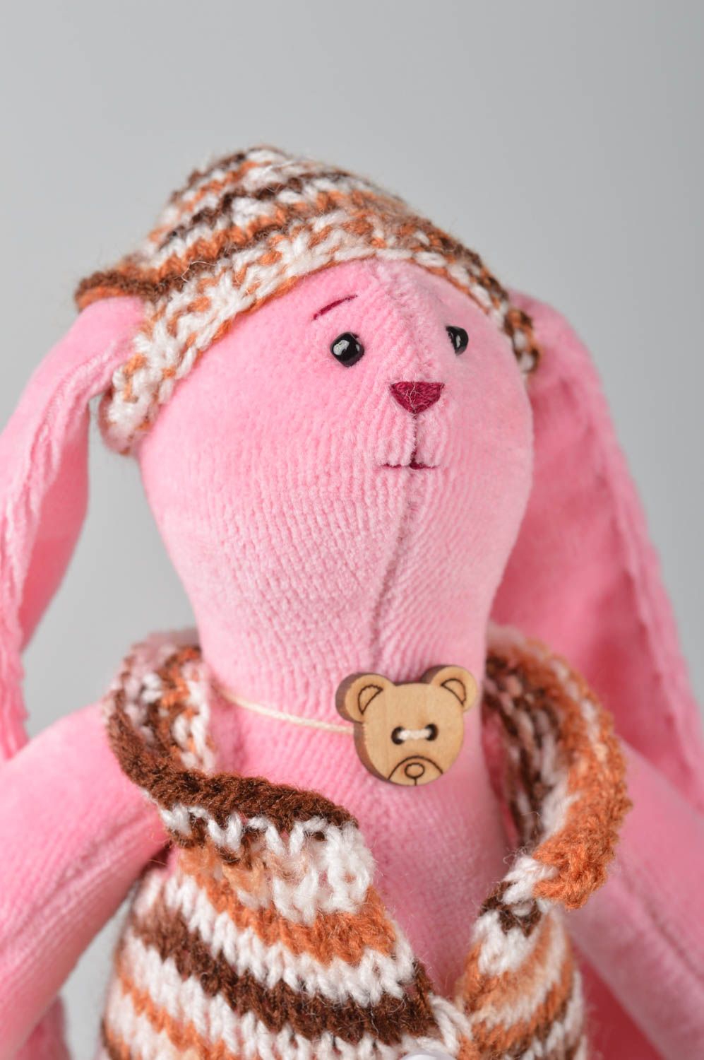 Doudou lapin rose fait main Peluche en tissu avec tenue tricotée Cadeau enfant photo 2