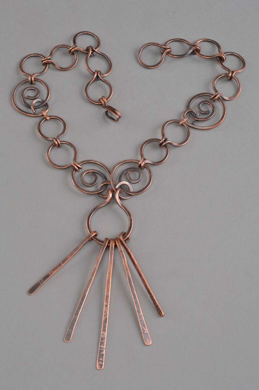 Ungewöhnliche stilvolle schöne handgemachte Halskette aus Kupfer für Frauen foto 2