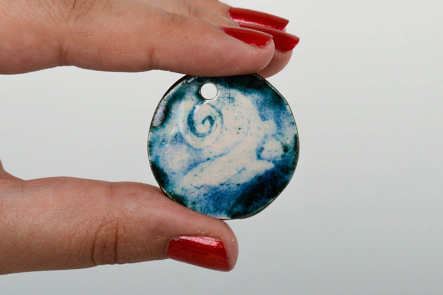 Pendentif céramique Bijou fait main bleu rond original Cadeau pour femme photo 5