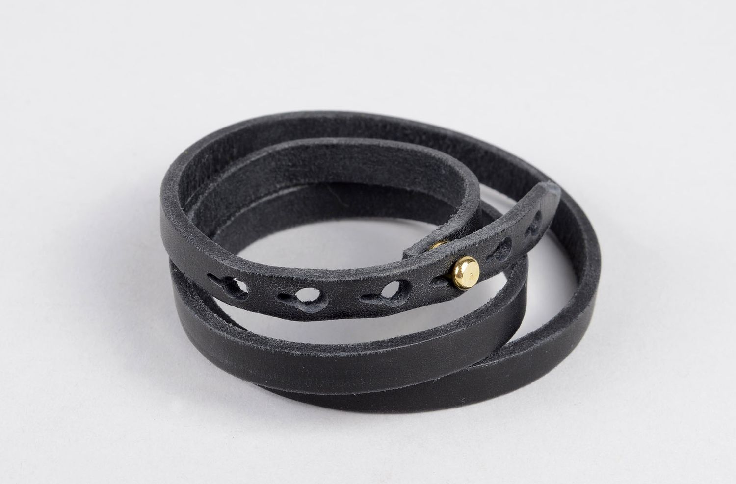 Кожаный браслет украшение ручной работы аксессуар из кожи обмотка на руку черная фото 1