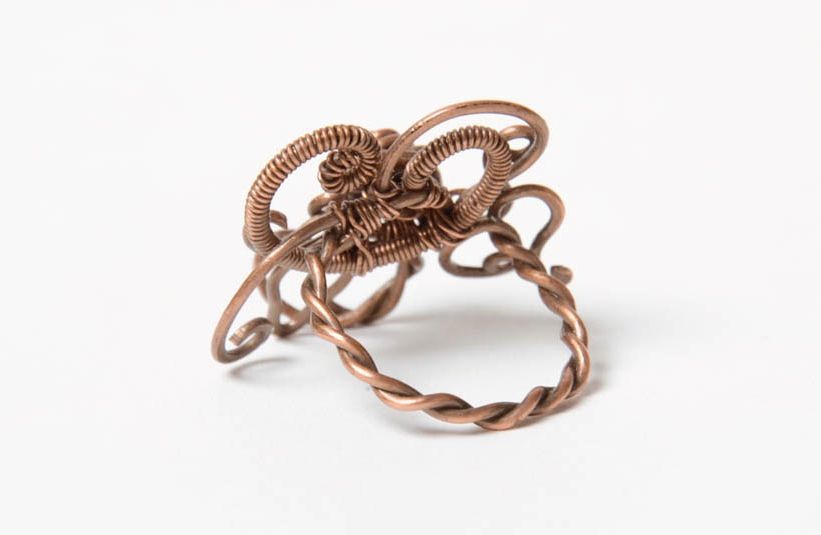 Feiner ungewöhnlicher schöner handgemachter Ring Wire Wrap aus Kupfer Draht foto 4