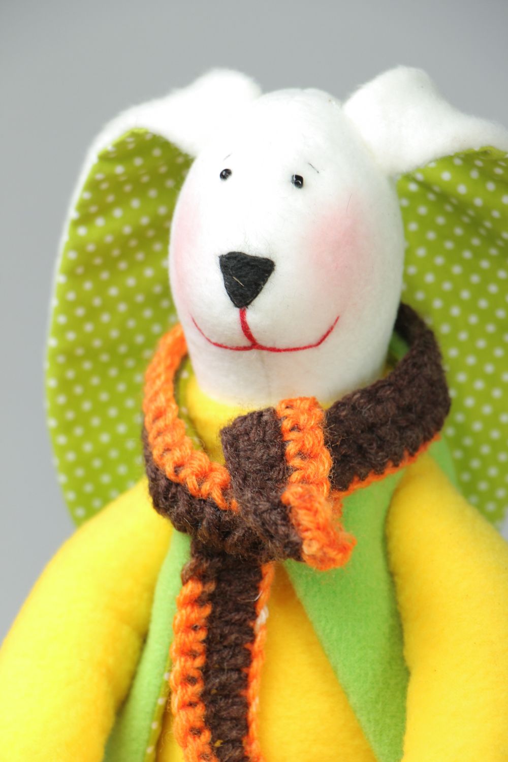 Текстильная игрушка заяц с цветами фото 2