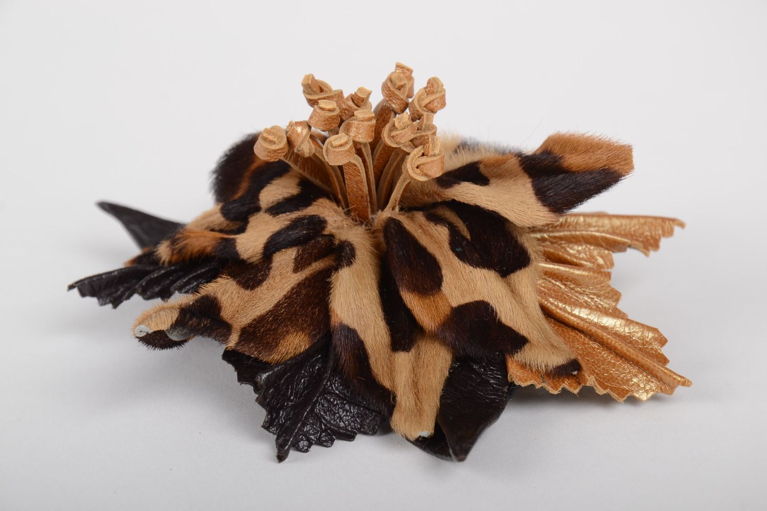 Аксессуар для волос ручной работы заколка с цветком необычная заколка из кожи фото 4