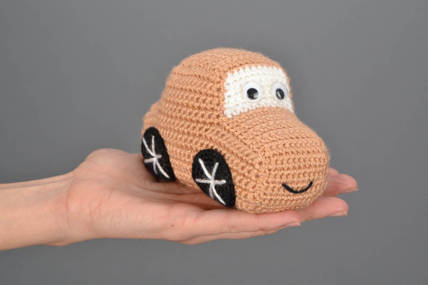 Crocheted toy Little Car photo 2