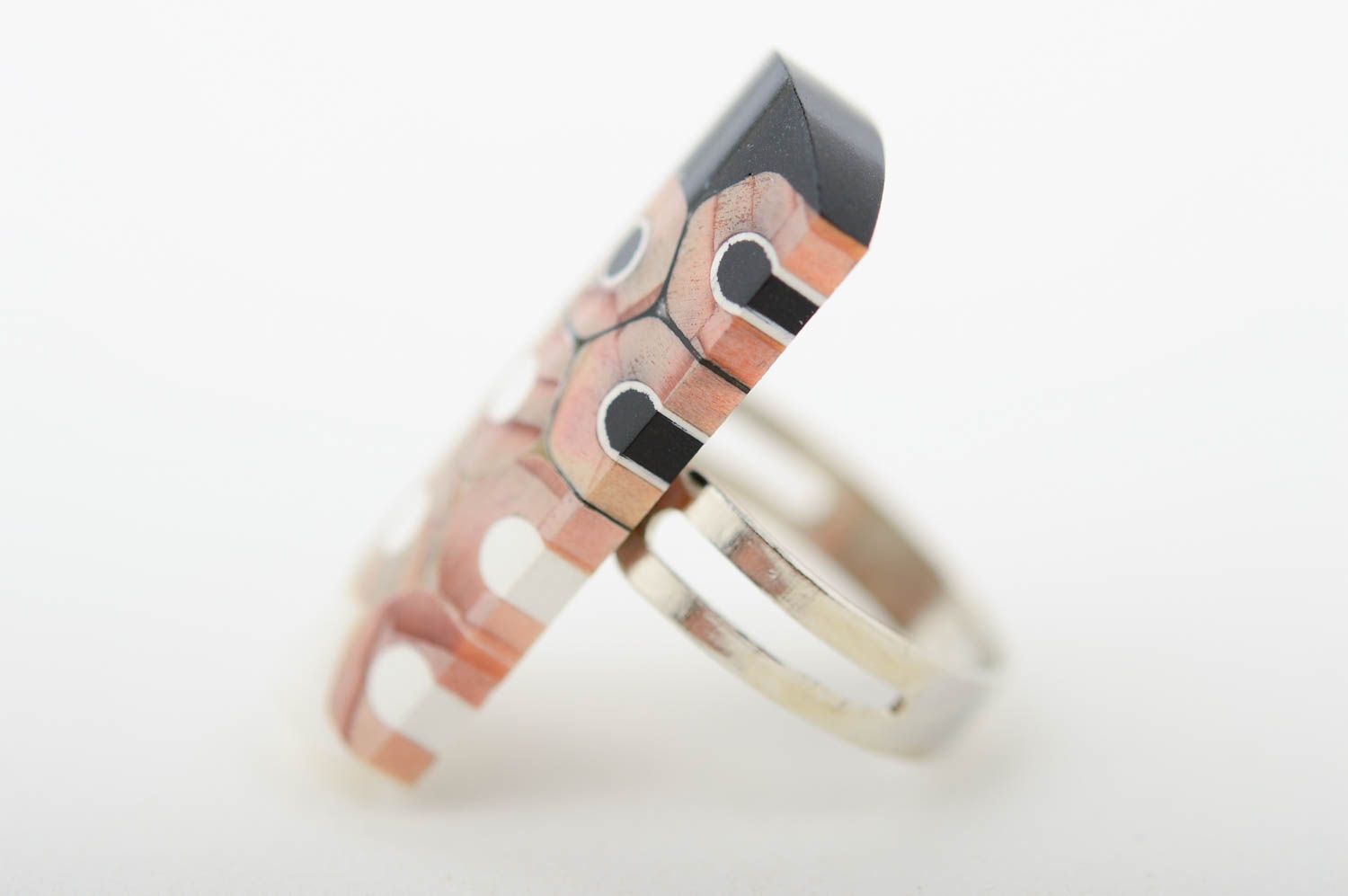 Перстень ручной работы кольцо из карандашей белое удлиненное стильное кольцо фото 5