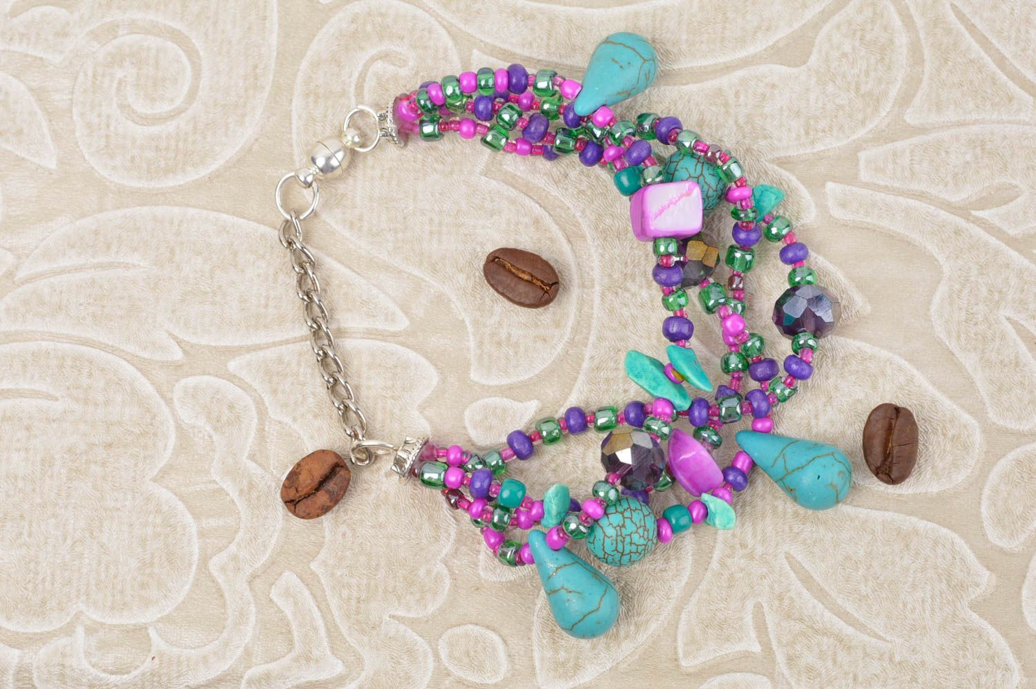 Bracelet multicolore Bijou fait main Accessoire pour femme en perles de rocaille photo 1