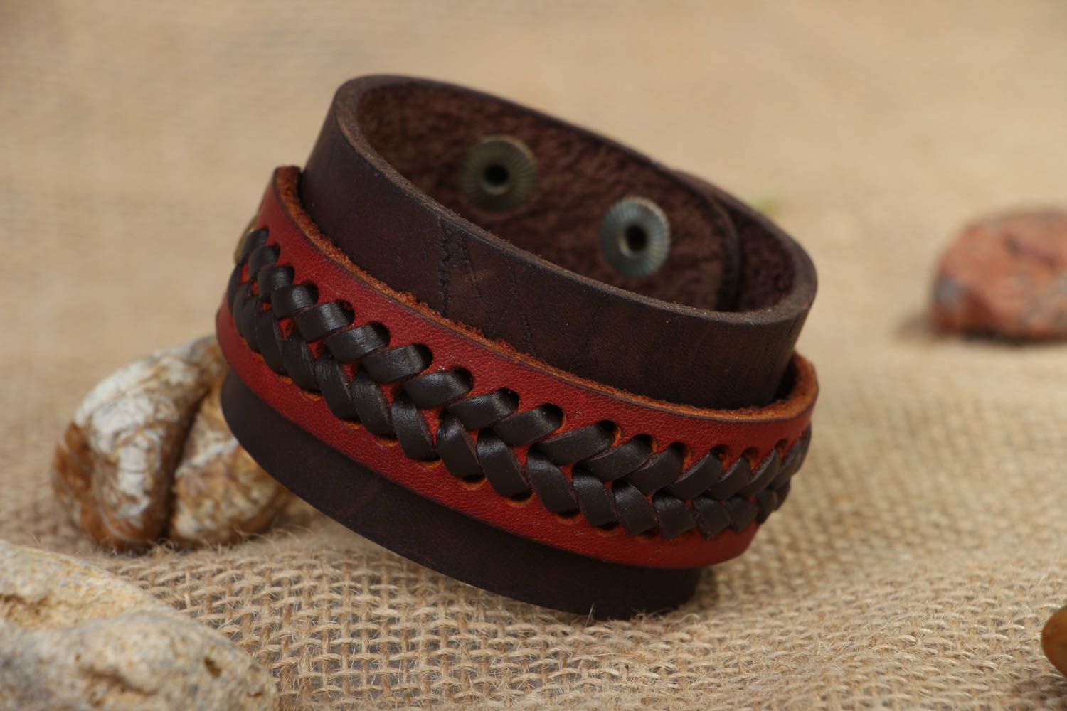 Bracelet en cuir fait main original rouge photo 5