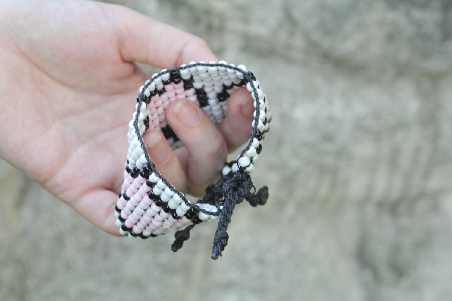 Bracelete largo de miçangas artesanal acessório de mulher feito à mão de contas  foto 4