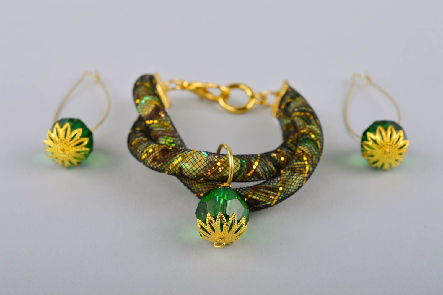 Stilvolle lange Ohrringe handmade schönes Armband Mode Accessoires in Grün Set foto 3