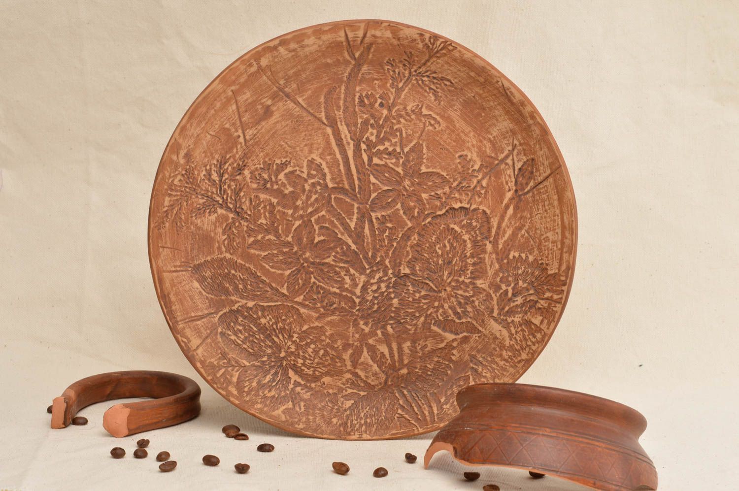 Assiette en céramique brune à motif végétal faite main originale Jungle photo 1