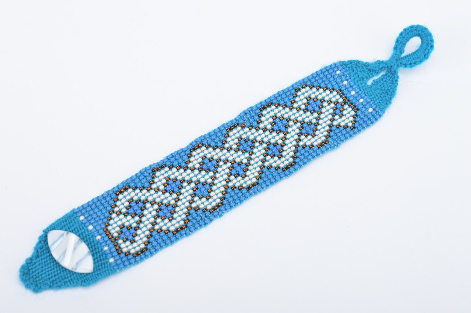 Наручный браслет из бисера ручной работы в этническом стиле голубой с белым фото 2