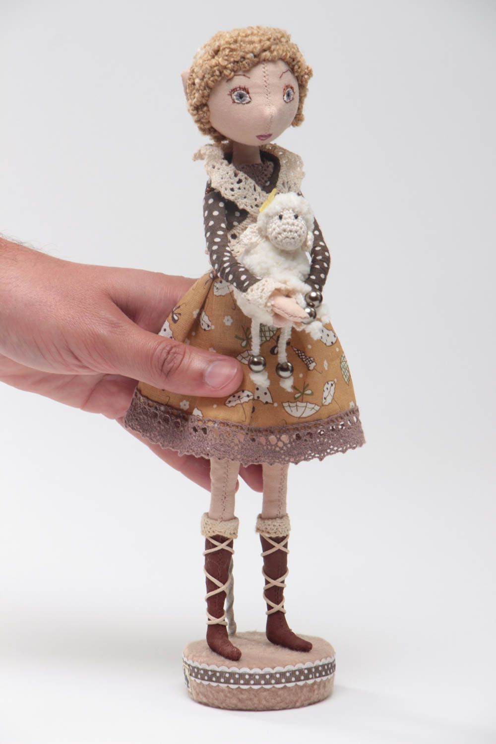 Кукла для интерьера из ткани мягкая в милом костюме на подставке ручной работы фото 5