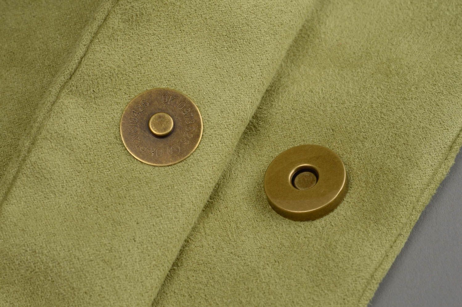 Зеленая сумка из искусственной замши с внутренним карманом пошитая вручную фото 5