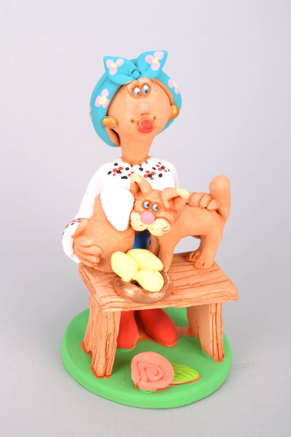 Clay figurine Cossack Woman with a Cat photo 3