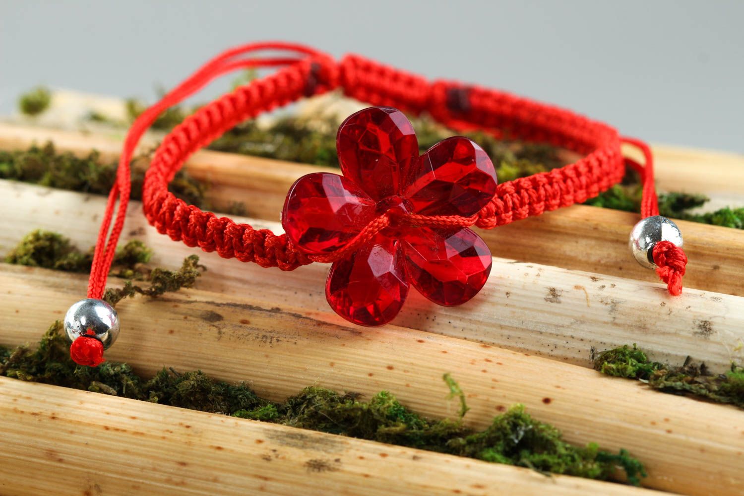 Bracelet rouge Bijou fait main en fils de nylon avec fleur Cadeau pour femme photo 1