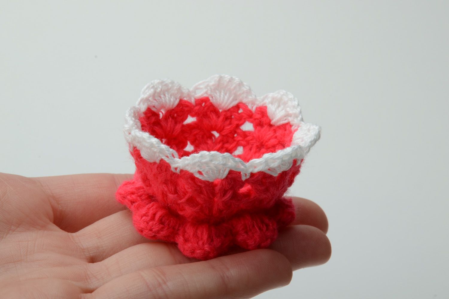 Support à oeuf fait main tricoté au crochet en coton et acrylique rouge photo 5