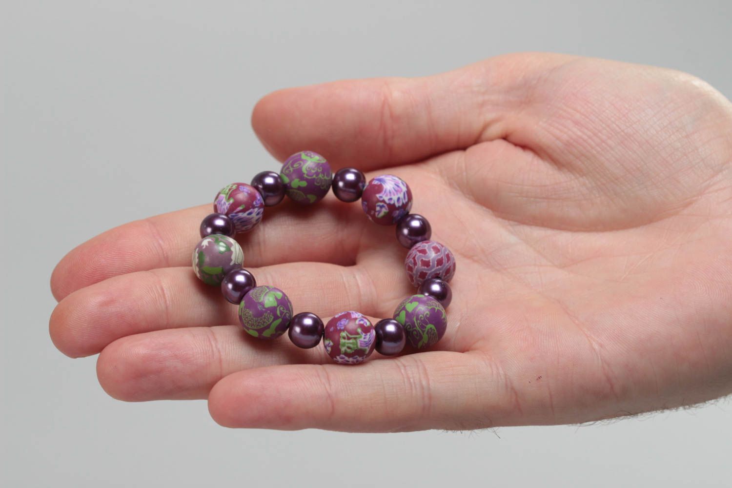 Bracelet en pâte polymère et perles de fantaisie violet fait main pour enfant photo 5