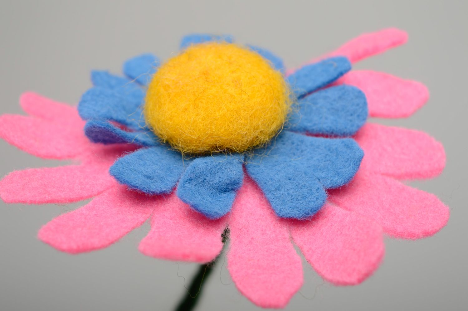 Handmade Kuscheltier Maulwurf mit Blume foto 4
