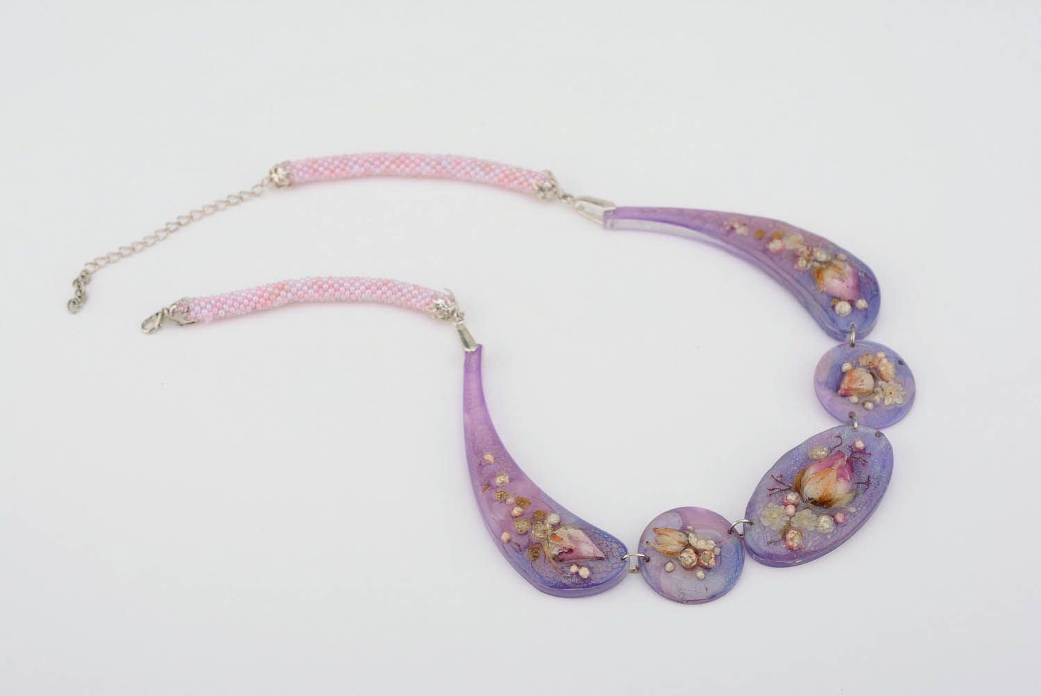 Acrylic necklace with dried flowers photo 5