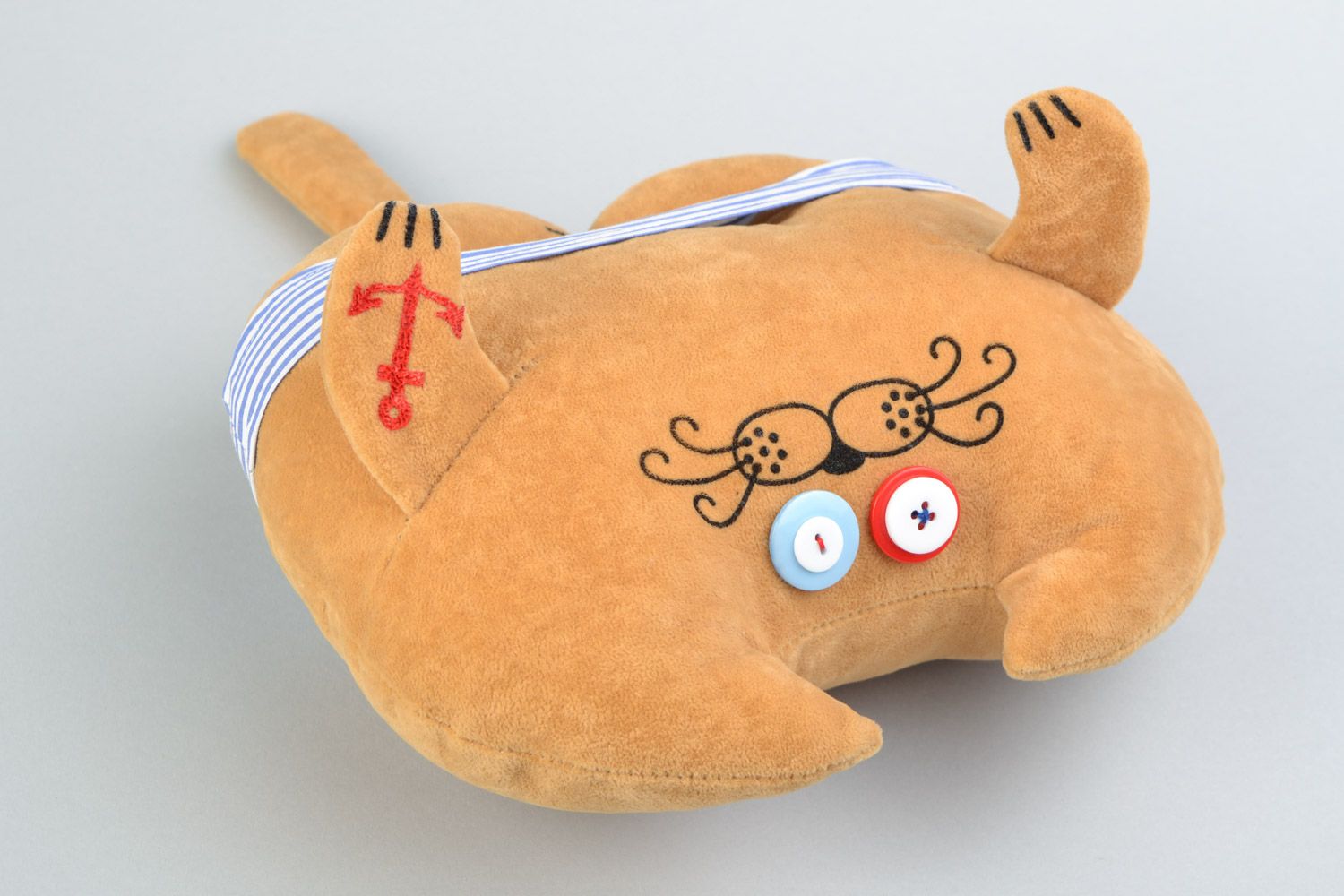 Интерьерная игрушка-подушка в виде оранжевого кота моряка из флока ручной работы фото 5