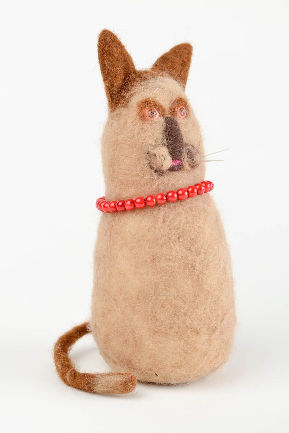 Peluche chat avec collier rouge Jouet fait main en laine feutrée Cadeau enfant photo 4