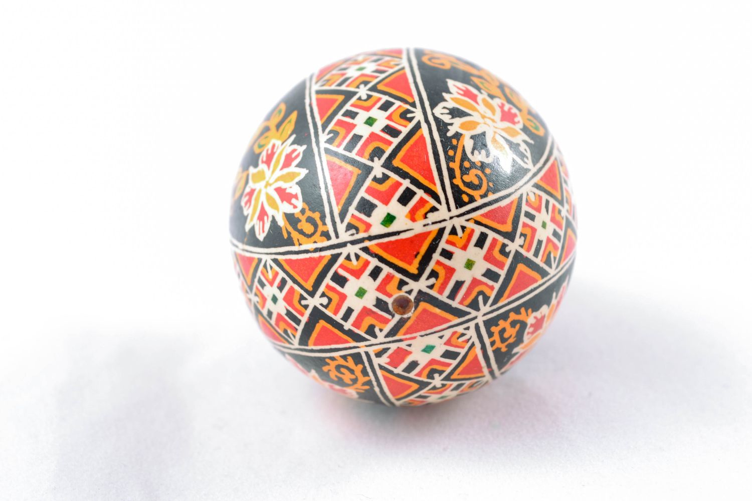 Huevo de Pascua negro con ornamento multicolor foto 3