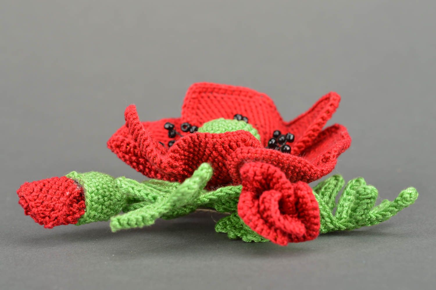 Grande barrette broche 2 en 1 tricotée en forme de pavot rouge vert faite main  photo 3