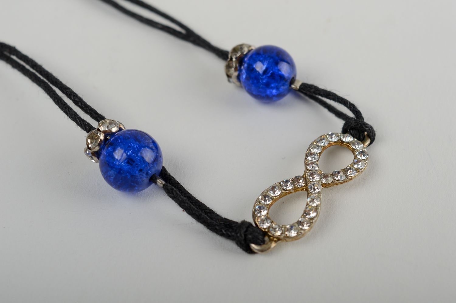Bracelet noir Bijou fait main lacet perles fantaisie bleues Accessoire femme photo 5