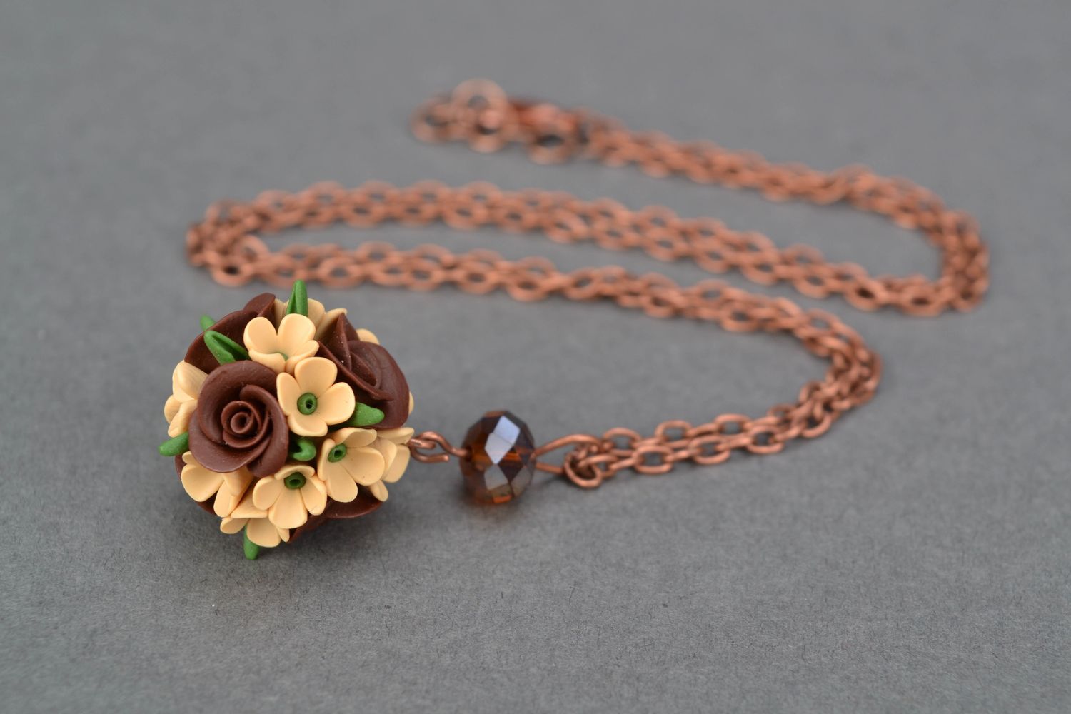 Plastic pendant in the shape of bouquet of coffee roses  photo 4
