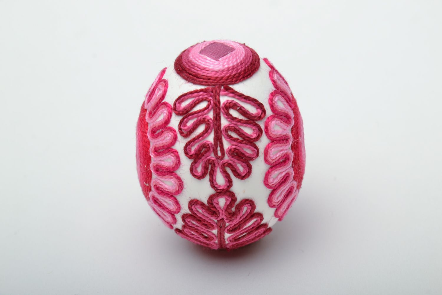 Beautiful handmade Easter egg decorated with threads photo 3