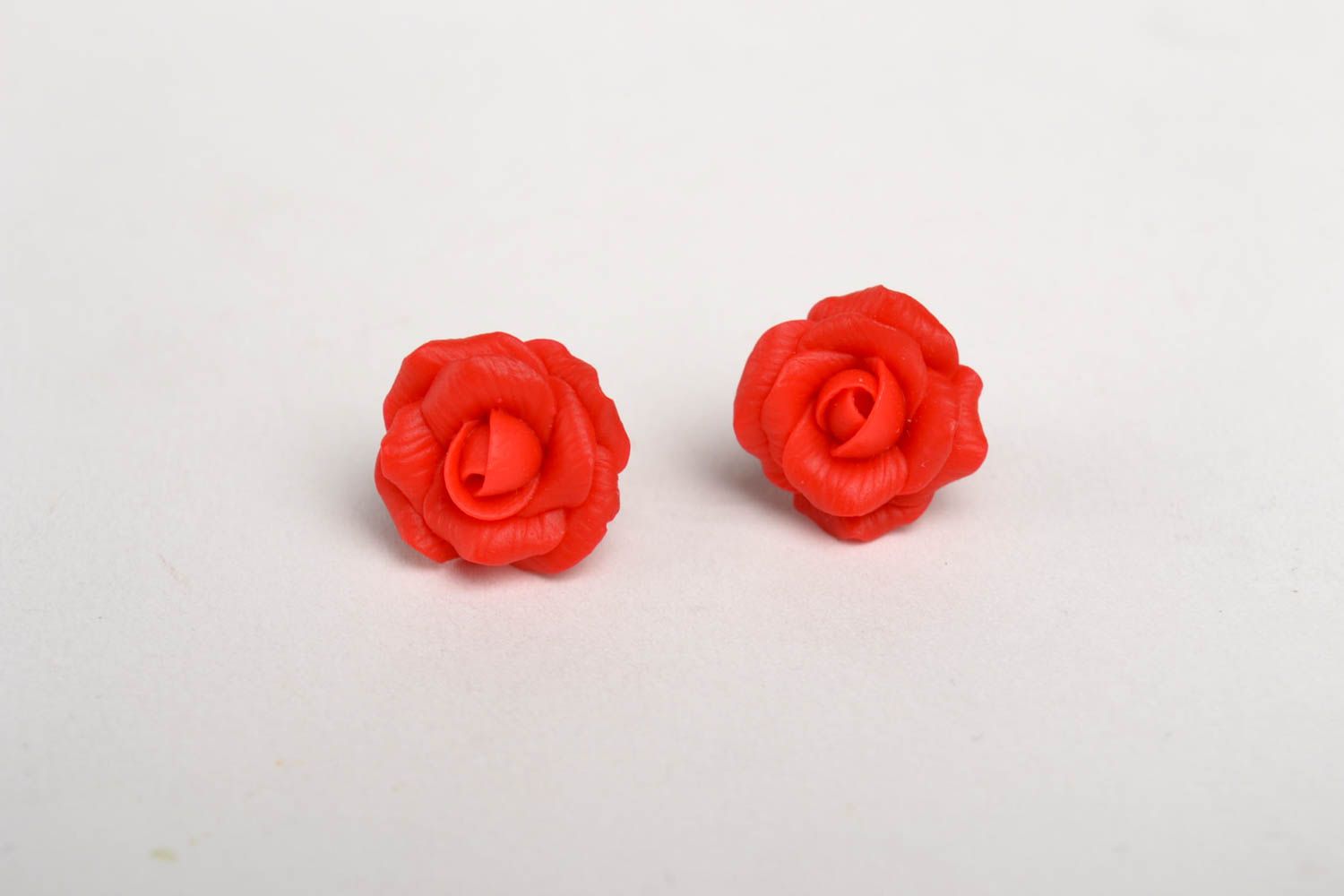 Украшение ручной работы серьги из полимерной глины серьги гвоздики красные розы фото 2