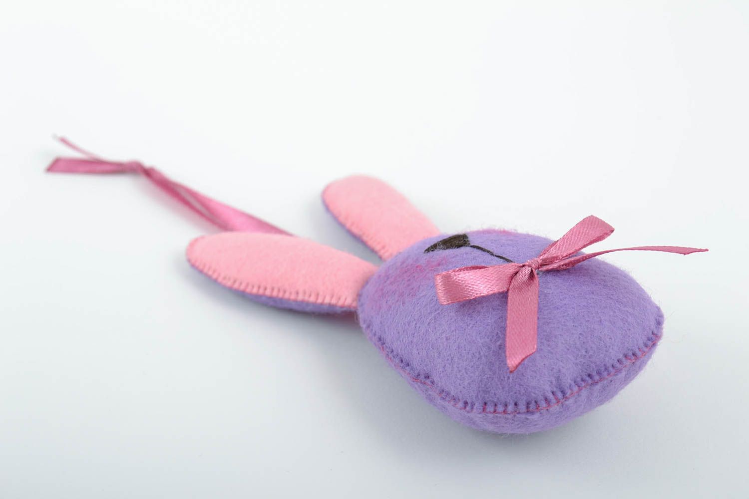 Милая подвеска заяц из фетра фиолетовая ручной работы для декора дома хенд мейд фото 5