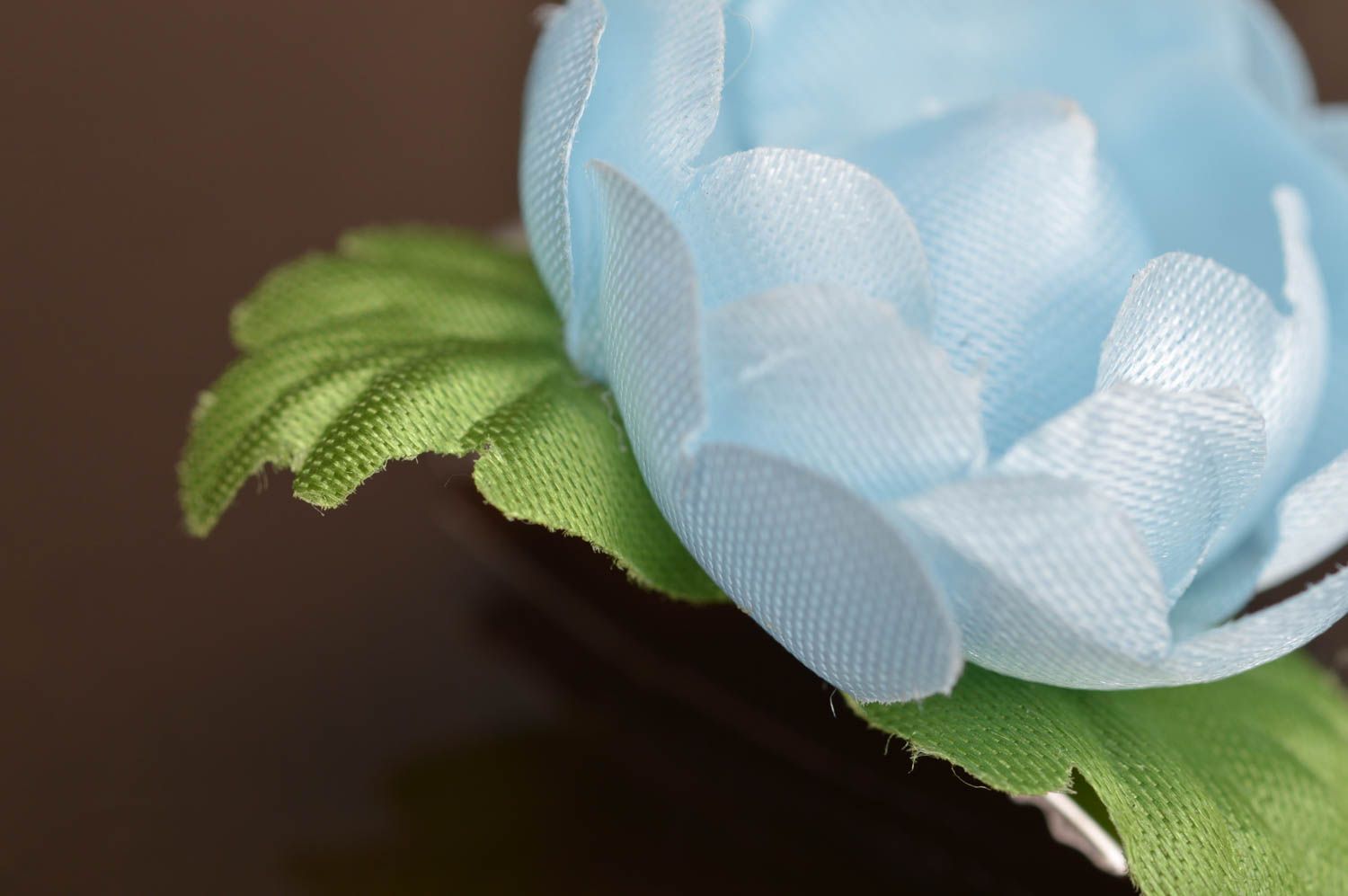 Pince à cheveux fleur bleu clair en tissu originale belle faite main pour fille photo 4