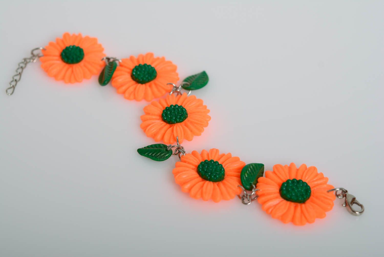 Цветочный наручный браслет из полимерной глины ручной работы яркий оранжевый фото 1