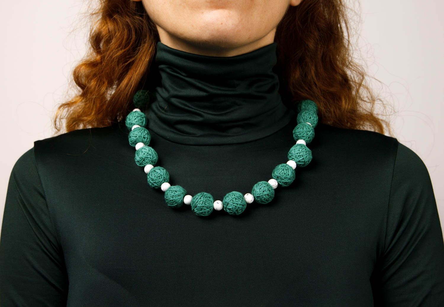 Collier vert en perles textiles Bijou fait main original Cadeau pour femme photo 1