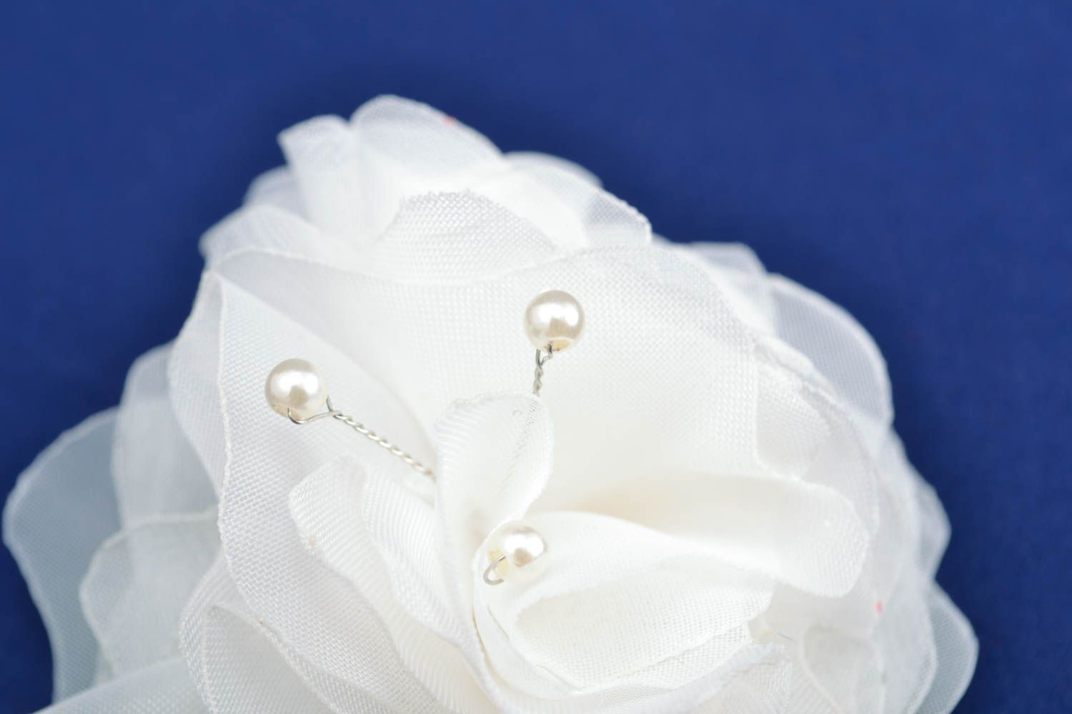 White fabric hair clip photo 3