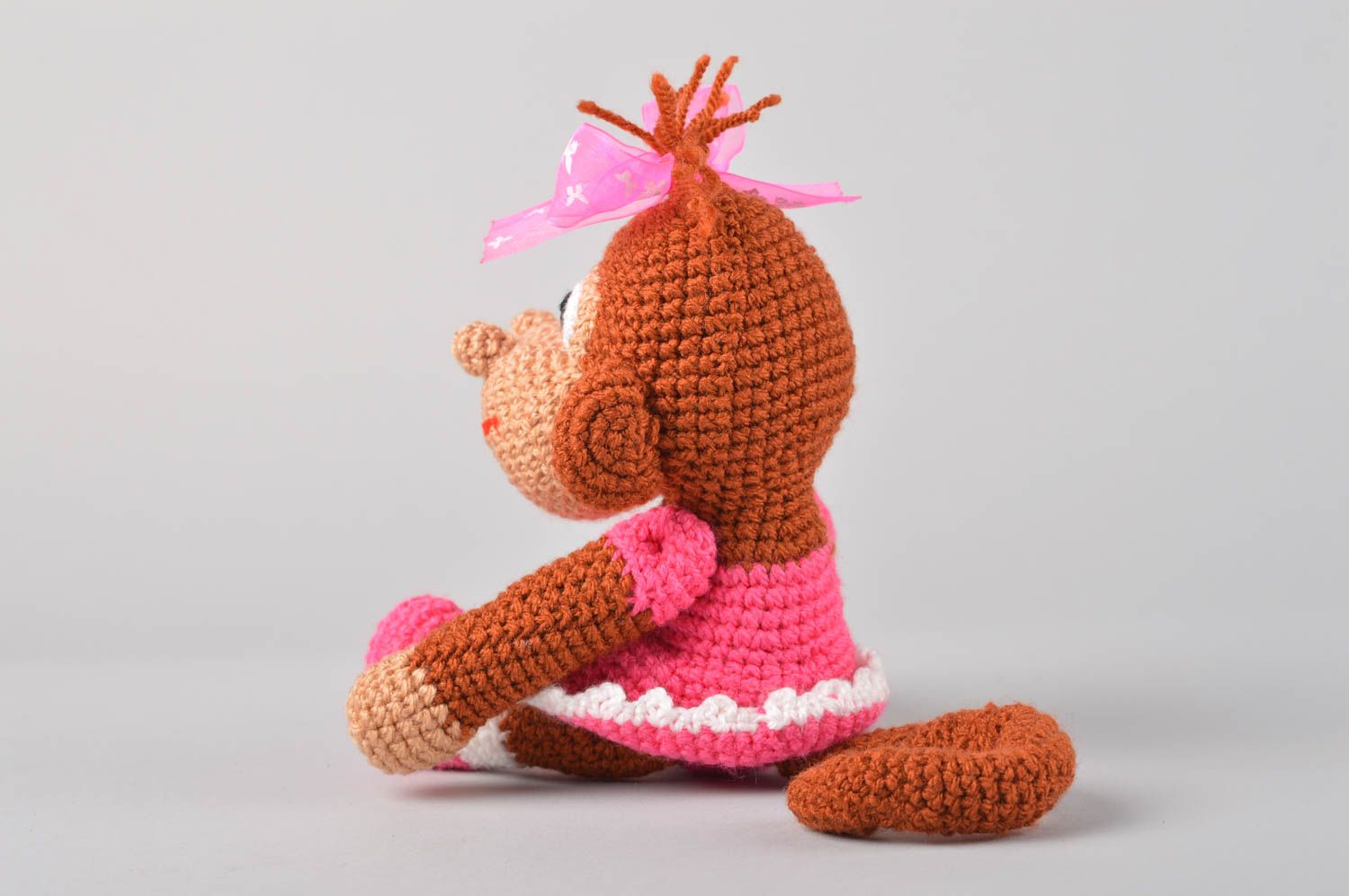 Peluche singe en robe Jouet fait main tricoté au crochet Cadeau pour fille photo 2