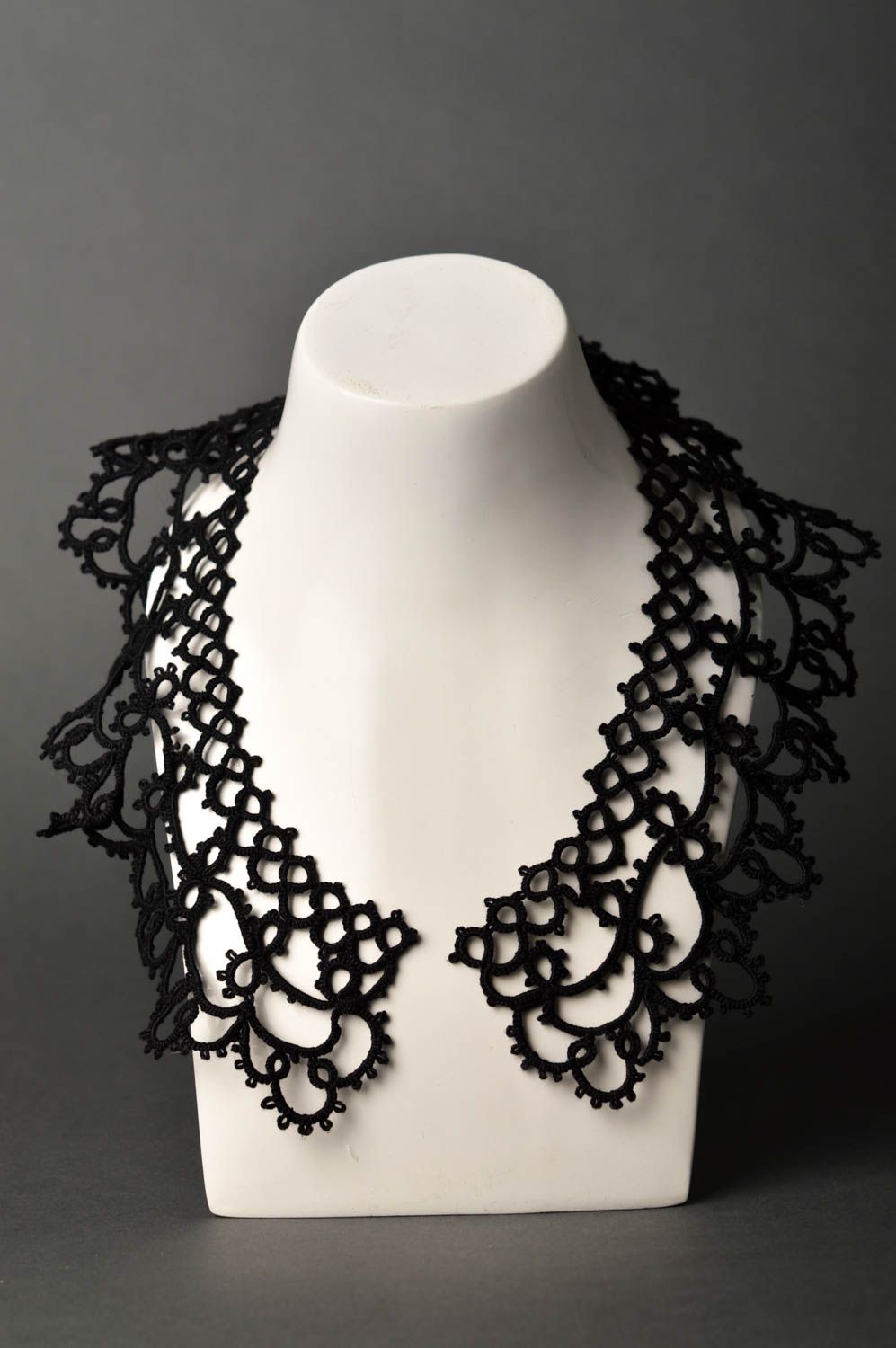 Collier textile en fils Bijou fait main design noir chic Accessoire femme photo 2