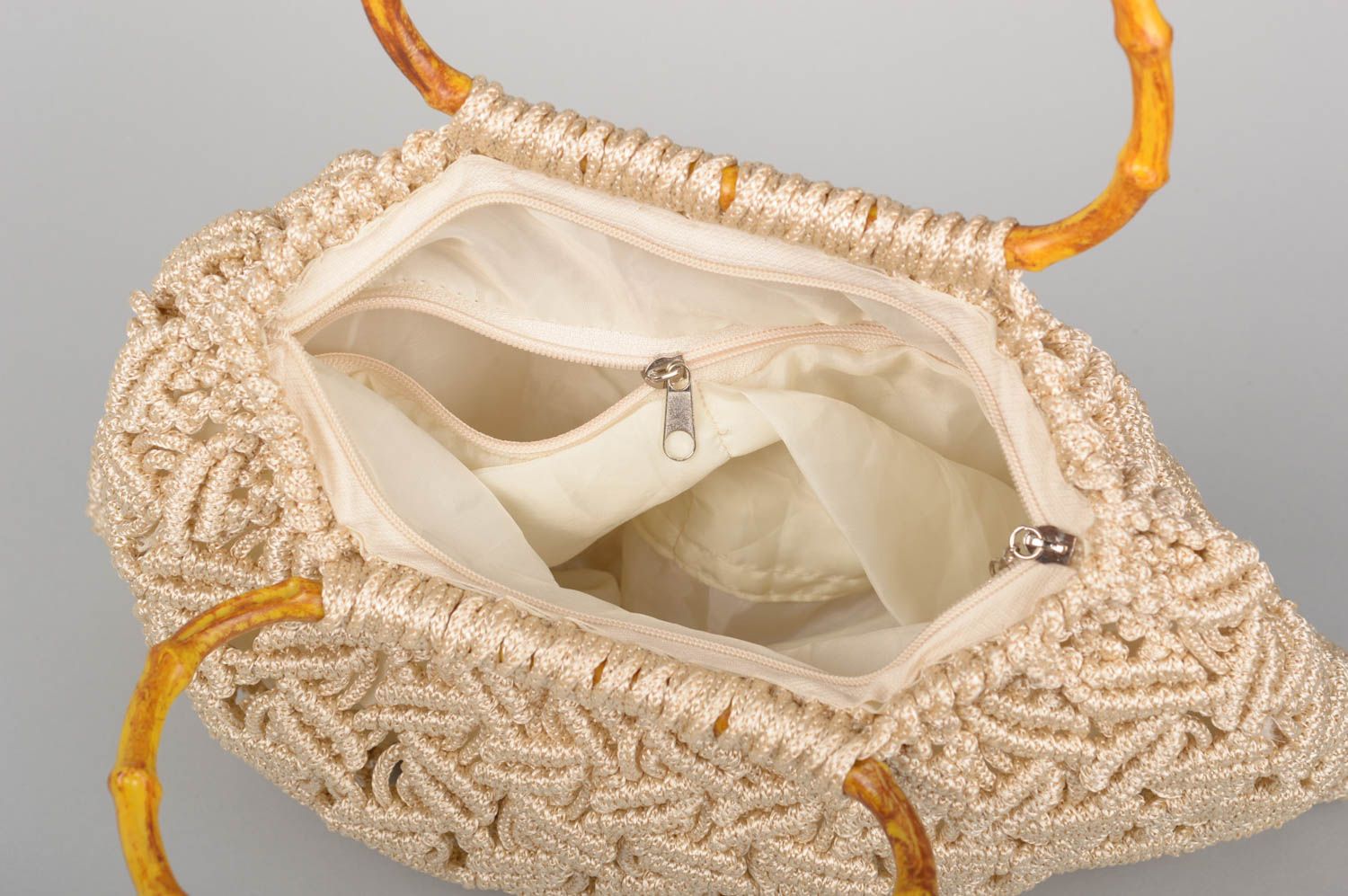Bolso hecho a mano de color beige regalo para mujeres accesorio de moda foto 3