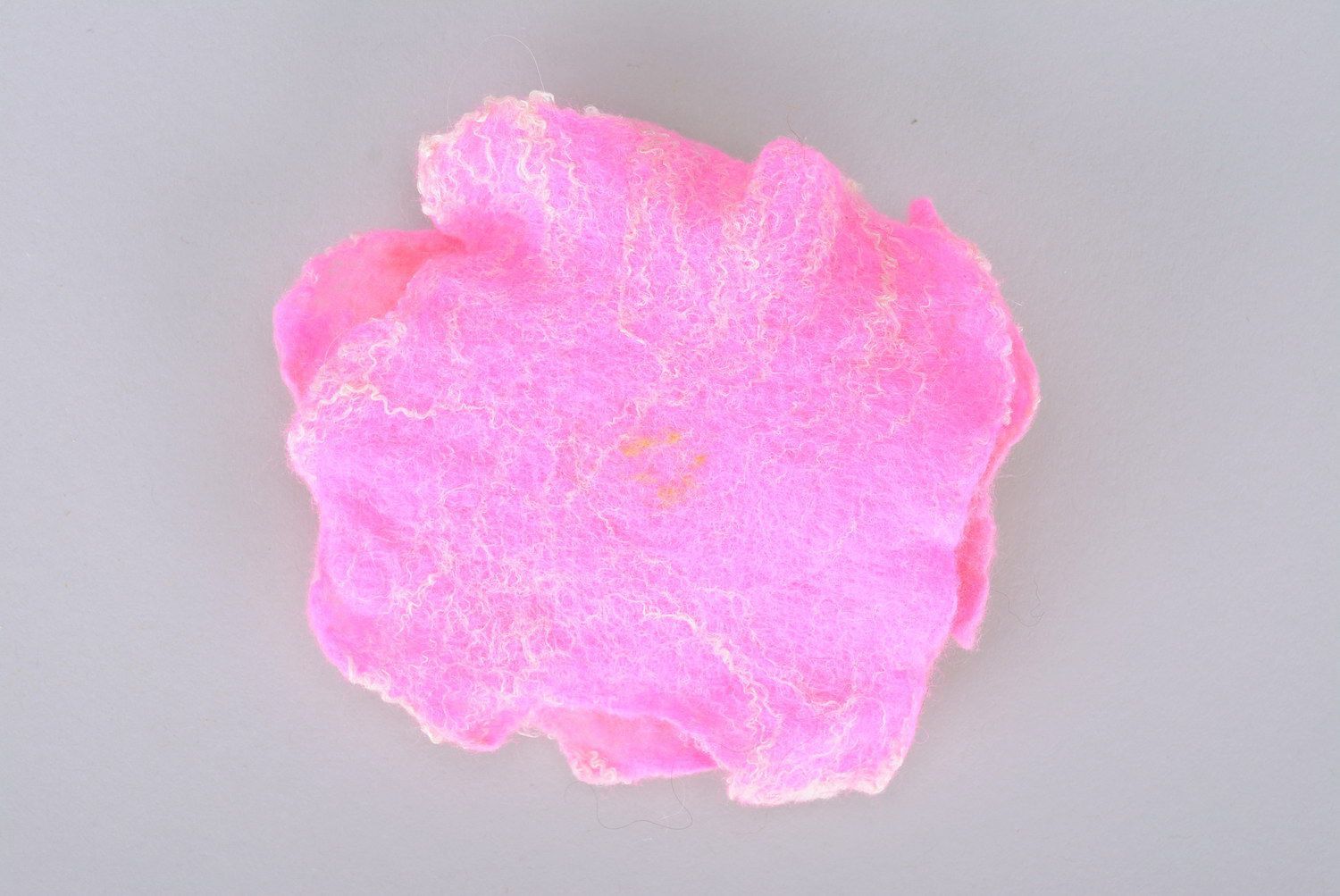 Broche faite main 'Petite fleur rose' photo 4