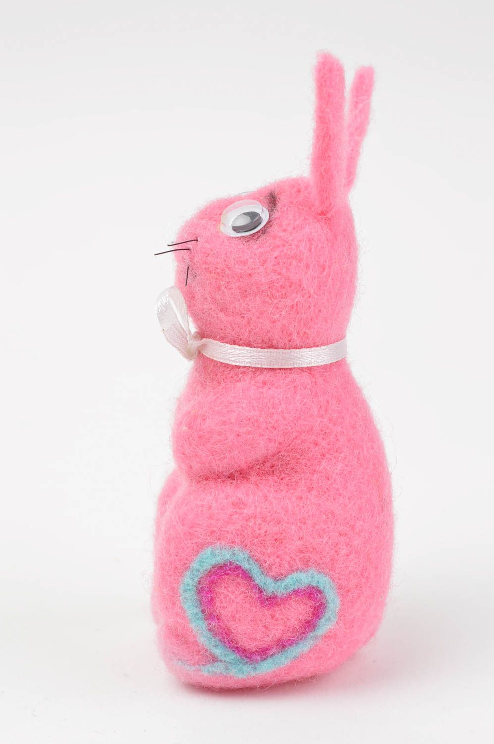 Peluche décorative fait main Jouet en laine Cadeau enfant Lapin rose avec coeur photo 2