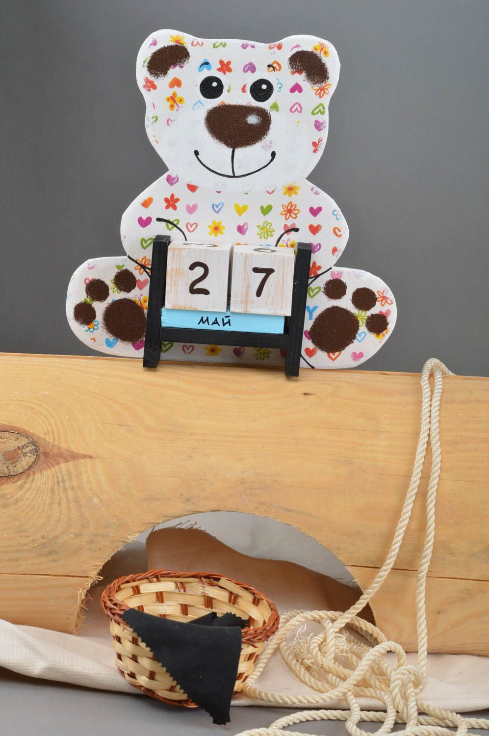 Holz Tischkalender für Kinder in Form von Bären grell für 4 Monate handmade foto 1