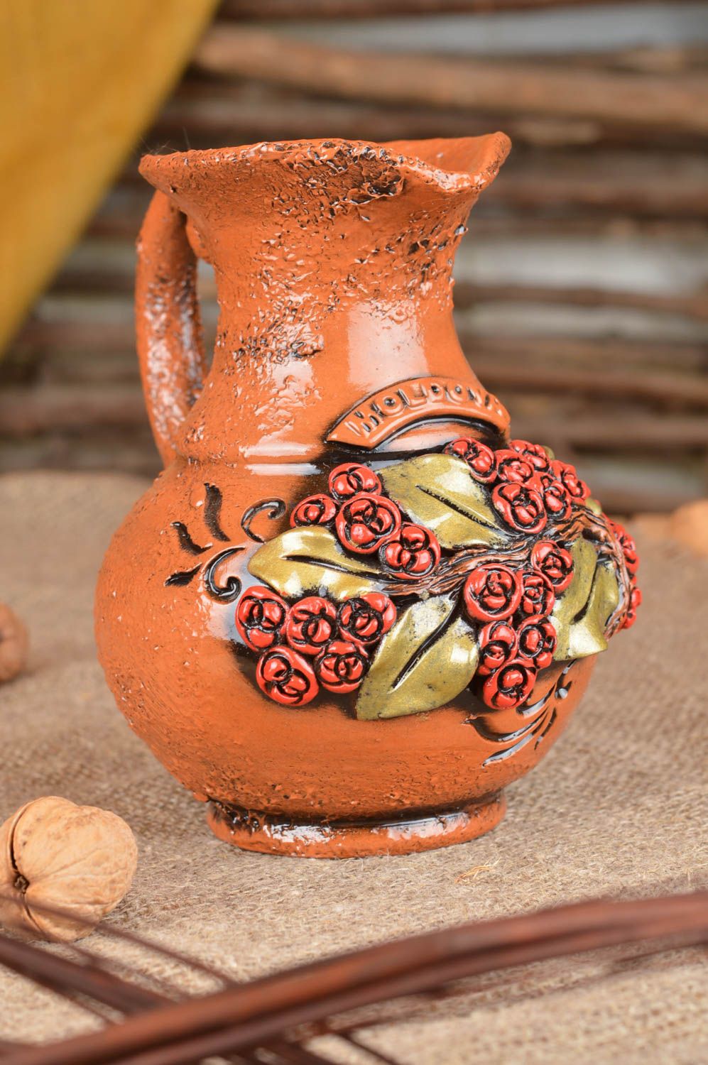 Cruche en argile peinte de glaçure faite main brun avec anse Roses 50 cl photo 5