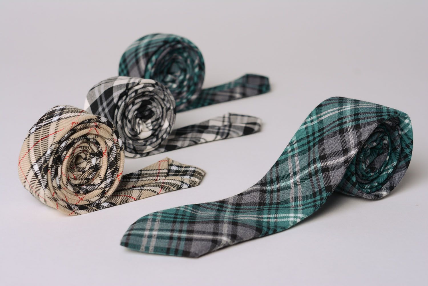Gravata feita de mistura de lã de traje foto 2