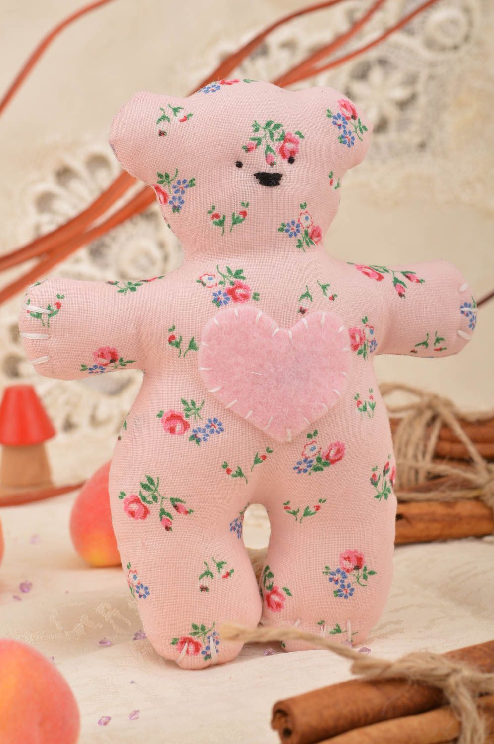 Розовая мягкая игрушка мишка из хлопковой ткани и фетра интерьерная хенд мейд фото 1