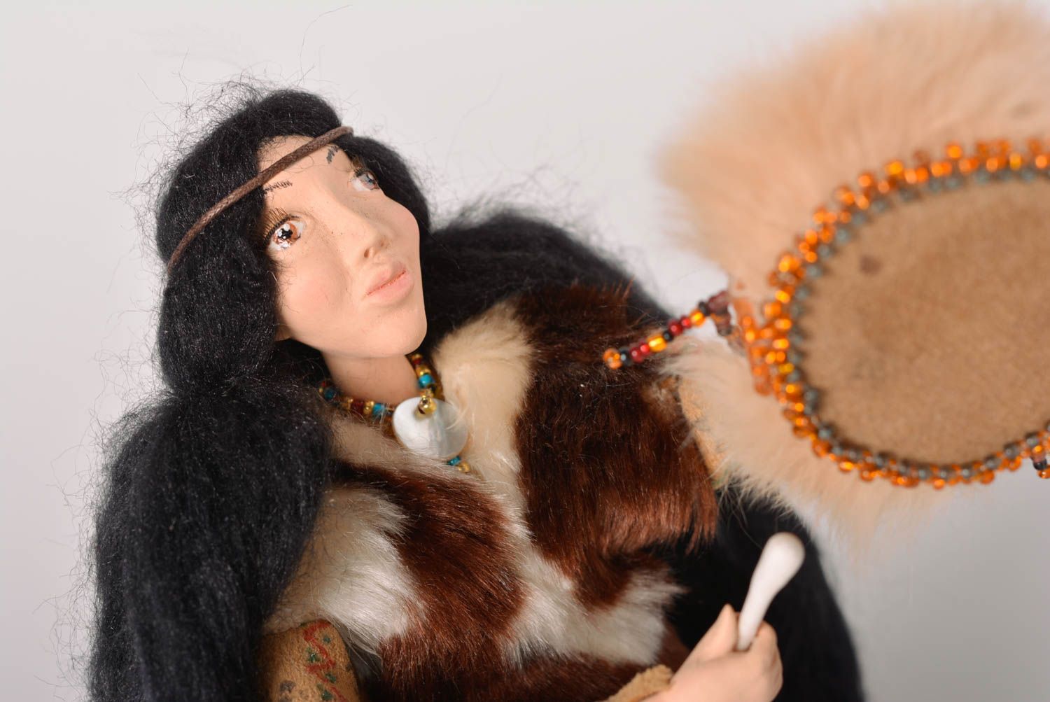 Авторская кукла игрушка ручной работы дизайнерская кукла индианка с бубном фото 2