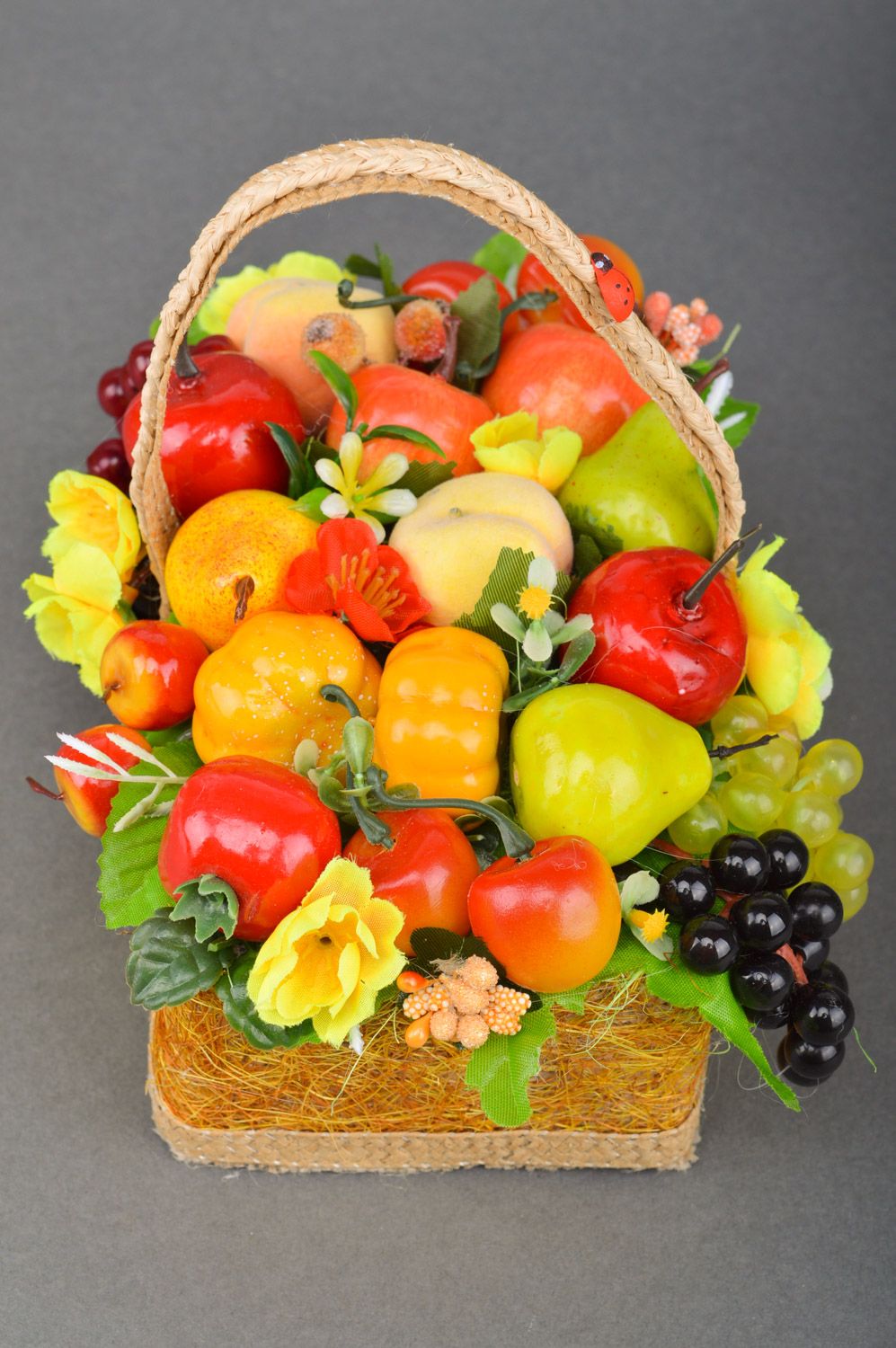 Cesta trenzada de sisal grande con frutas y flores artesanal para decoración foto 4