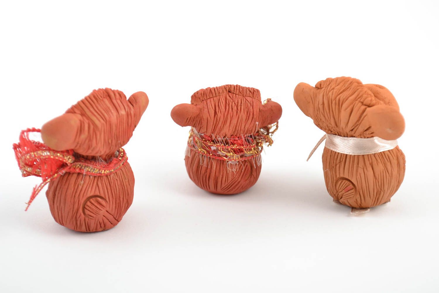 Statuine fatte a mano in ceramica set di tre scimmiette divertenti piccoli foto 3