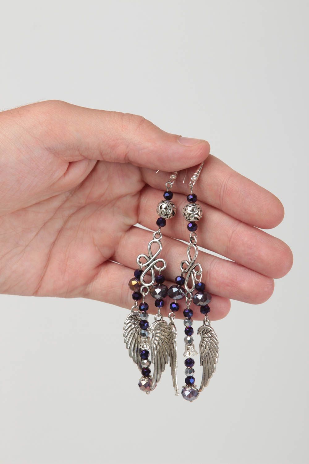 Boucles d'oreilles pendantes faites main avec perles de cristal et métal photo 5